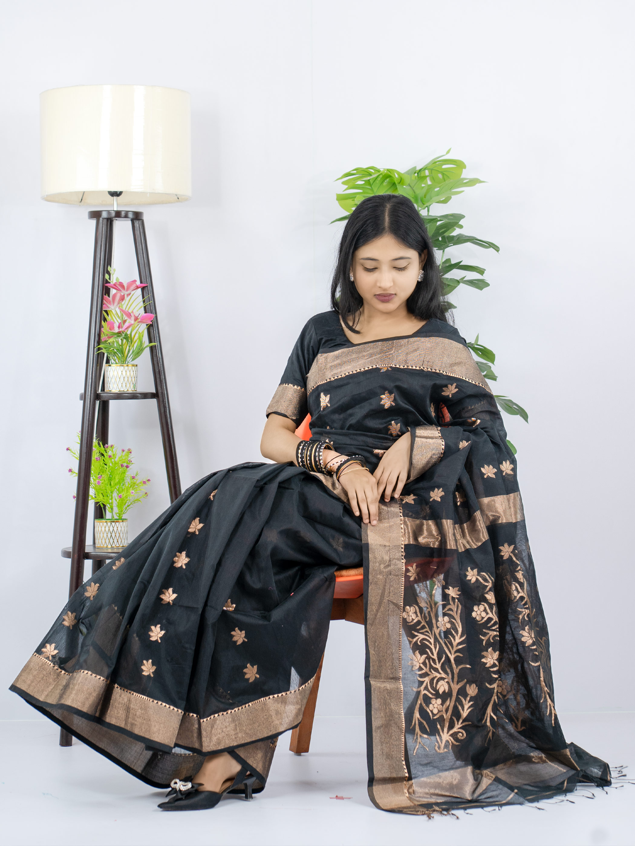 মিষ্টিলতা প্রিমিয়াম হাফ সিল্ক গার্ডেন আঁচল লতা – ব্ল্যাক ও ব্রোঞ্জ
